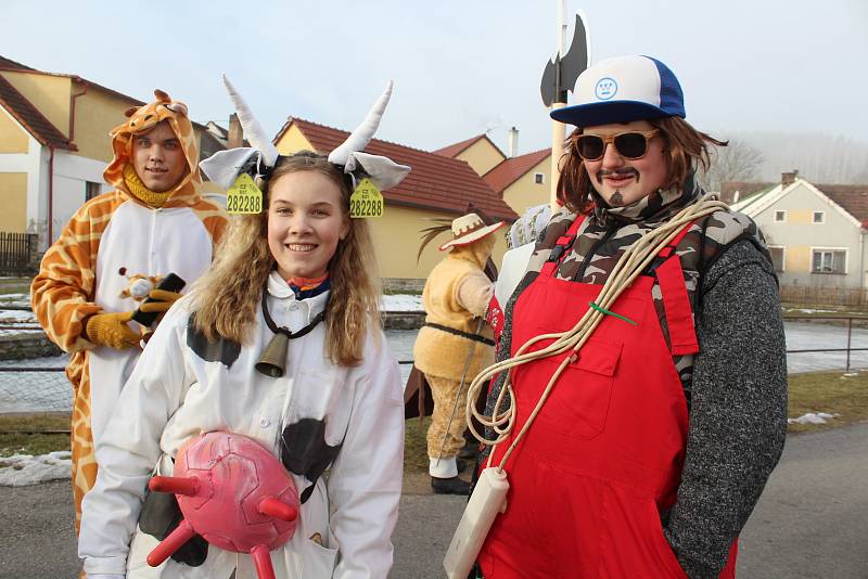 Plešovičtí žili v sobotu masopustem spojeným se zabijačkou.