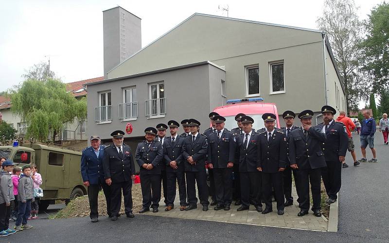 Hasičská zbrojnice v Rožmitále na Šumavě před a po rekonstrukci.