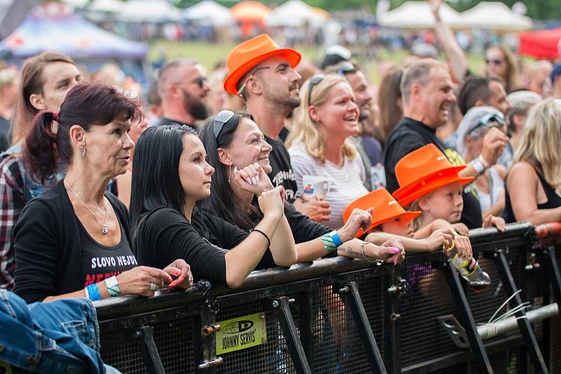 Atmosféra na festivalu Hrady CZ v Rožmberku na Českokrumlovsku je úžasná, déšť nevadí.