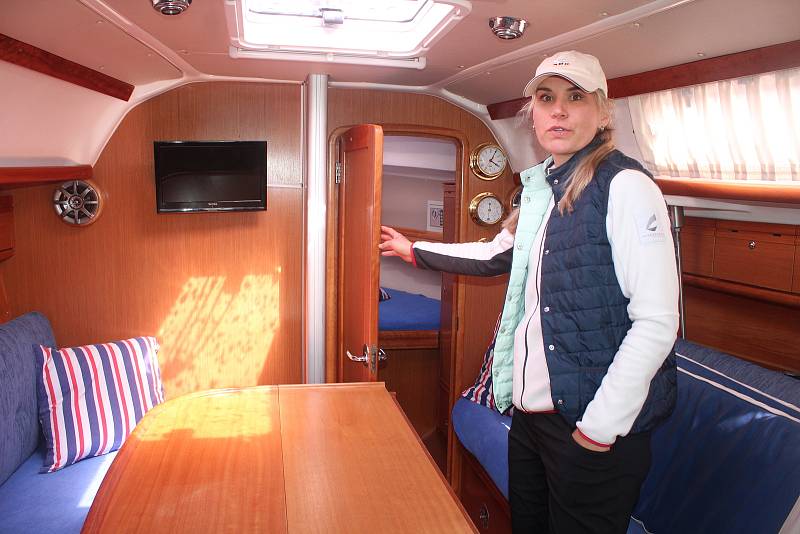 Andrea a Vladimír Šámalovi v pátek uspořádali návštěvní den své flotily plachetnic v lipenské marině.