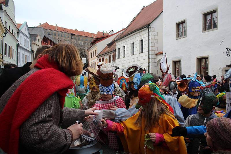 Masopustní průvod v Českém Krumlově v roce 2020. Konal se v režii Základní umělecké školy.