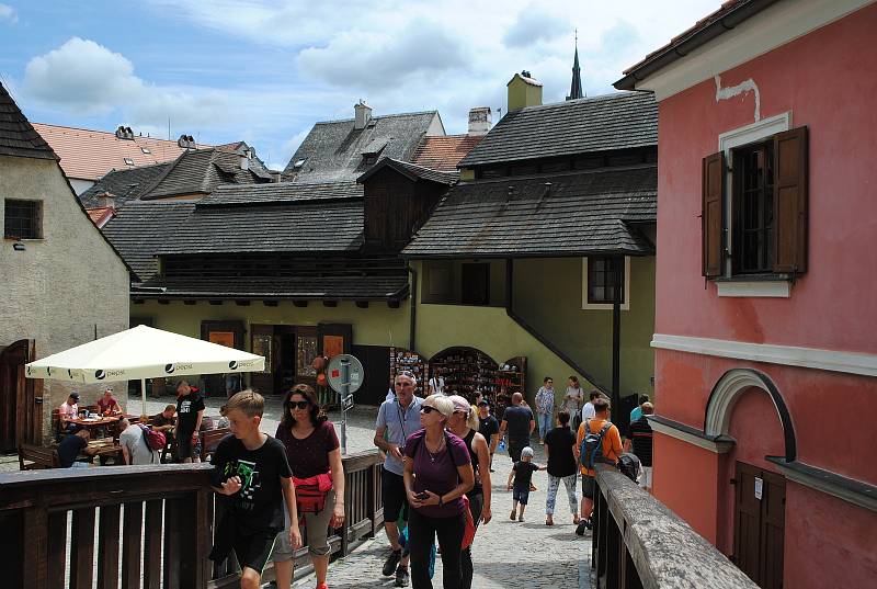 Český Krumlov o prodlouženém červencovém víkendu.