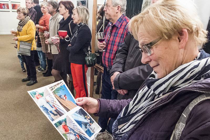 Vernisáž výstavy fotografií Pavla Sojky v Městském divadle Český Krumlov.