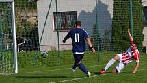 Okresní přebor muži - 6. kolo: FK Dolní Dvořiště (modré dresy) - TJ Smrčina Horní Planá 2:1 (2:1).