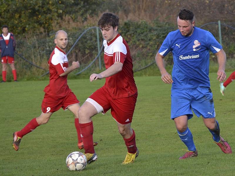 I. B třída (skupina A) - 9. kolo (10. hrané): Sokol Křemže (v červeném) - FC Šumava Frymburk 0:3 (0:1).