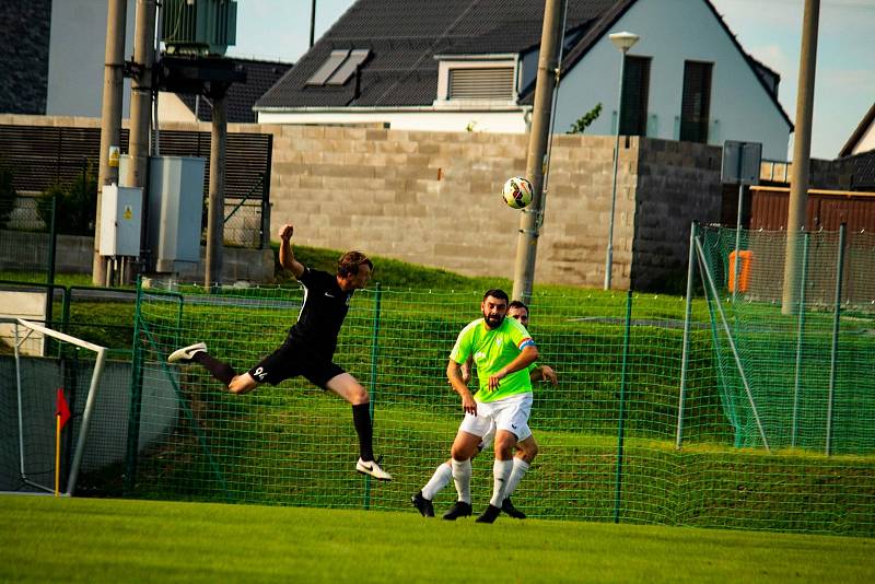 Fotbalisté Dolního Dvořiště porazili v 3. kole I. B třídy Dříteň 5:3 a posunuli se na dvou příčku tabulky.