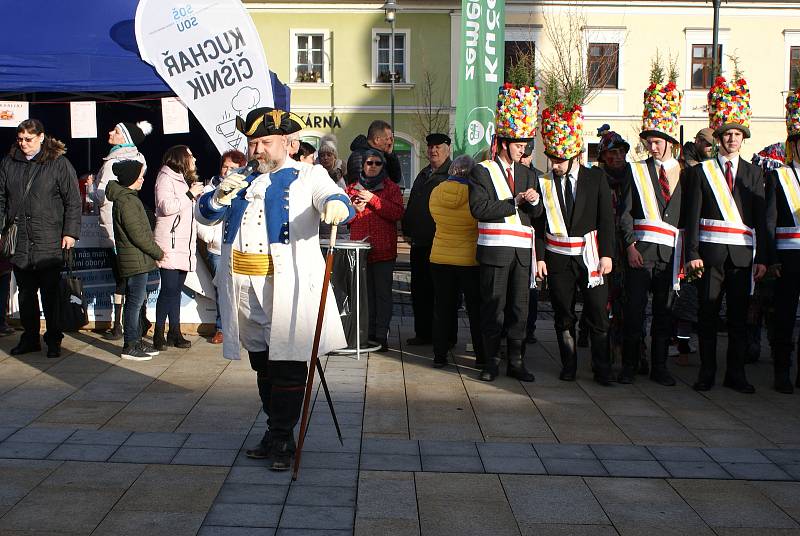 Masopustní muzika a vůně zabijačkových pochoutek se nesly kaplickým náměstím.