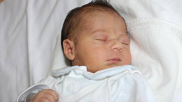 Daniel Hudeček se narodil v českokrumlovské porodnici 18. srpna 2010 dvanáct minut po deváté hodině ranní. Prvorozený potomek kájovských Miluše Holubové a Zdeňka Hudečka měl porodní míry 49 centimetrů a 3115 gramů.