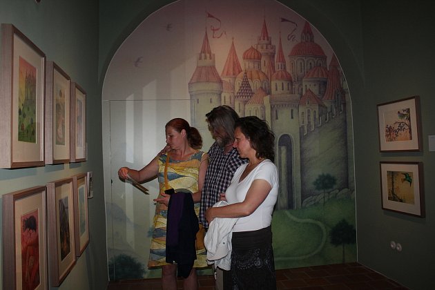 Vernisáž výstavy Svět fantazie Jindry Čapka v českokrumlovských klášterech.