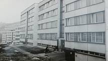 Český Krumlov v 70. letech 20. století. Stavba sídliště Plešivec II., jaro 1977.