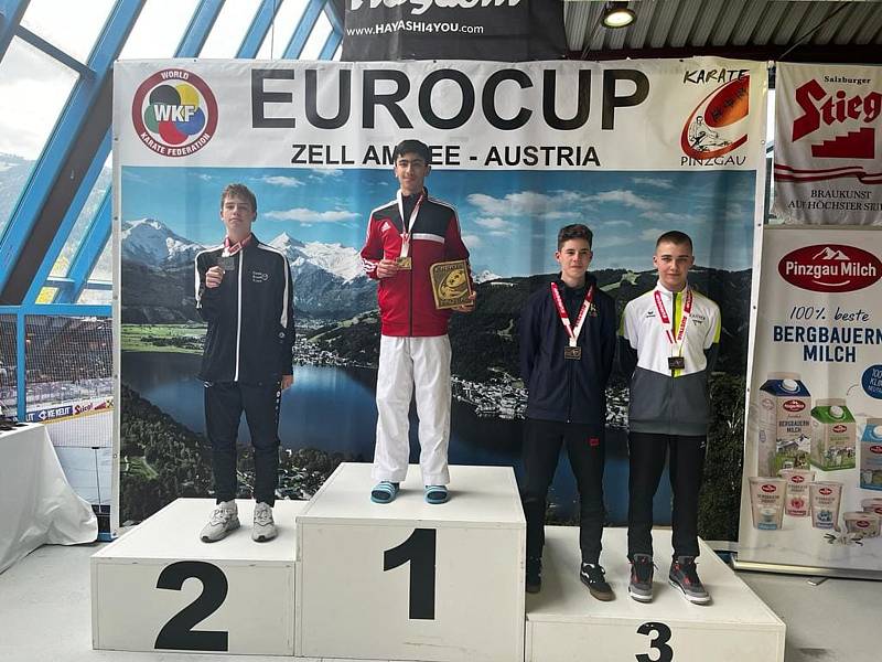 Karatisté z SK Karate Český Krumlov přivezli z evropského poháru spoustu medailí.