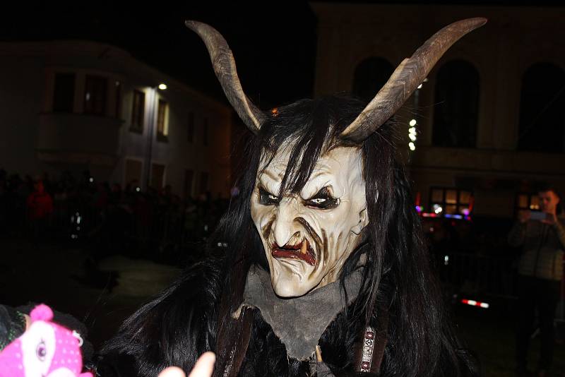 Diváci se během Krampus show Kaplice náramně dobře bavili.