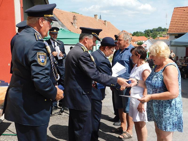 SDH Brloh oslavil u své hasičárny 135 let od svého založení.