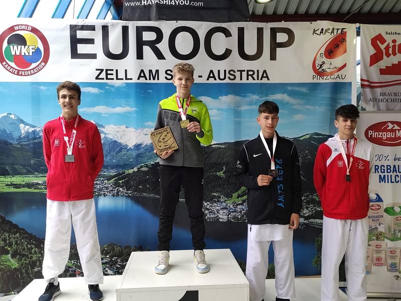 Karatisté z SK Karate Český Krumlov přivezli z evropského poháru spoustu medailí.