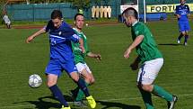 Dohrávka divize A - 23. kolo: FK Slavoj Český Krumlov (zelené dresy) - 1. FC Karlovy Vary 1:1 (1:0), na penalty 5:3.