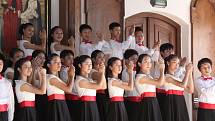 Dětský pěvecký sbor z Hongkongu YIP´s  Children´s Choir music nadchnul na svém pátečním koncertě diváky v Jezuitském sále hotelu Růže.