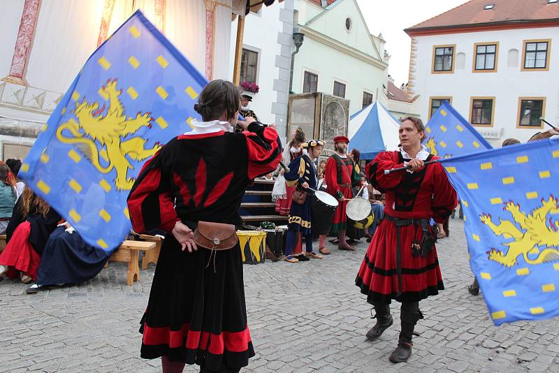 Ochutnávka z pátečního programu Slavností pětilisté růže v českém Krumlově.