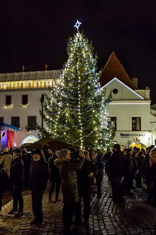 Slavnostní zahájení adventu a rozsvícení stromu v Českém Krumlově.