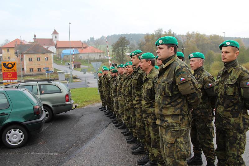 V Polné na Šumavě volilo několik stovek vojáků.