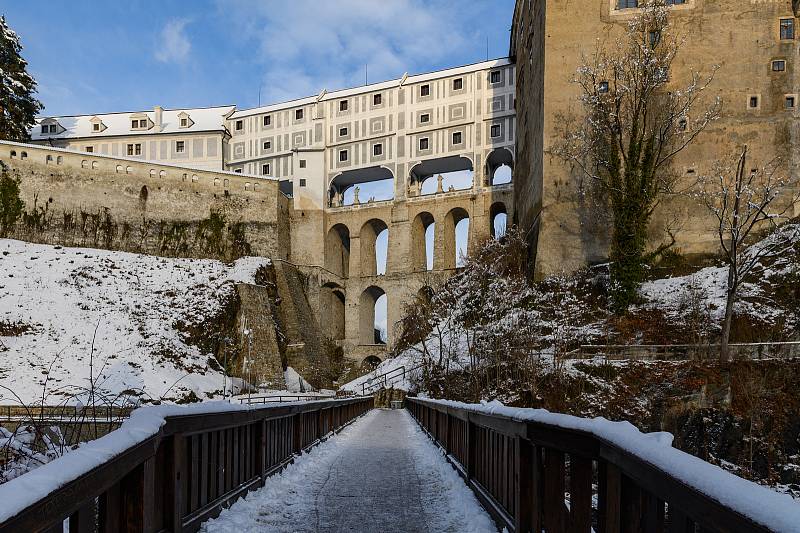 Zasněžený Český Krumlov v celé své kráse.