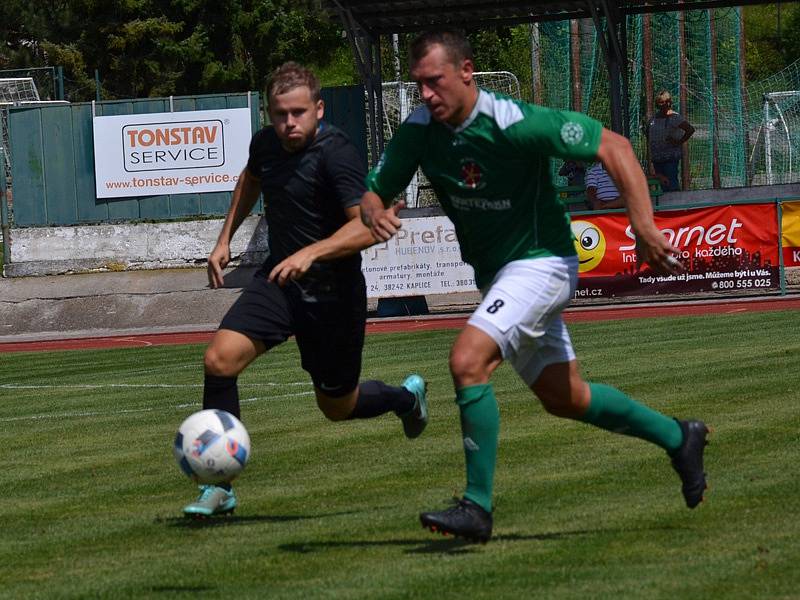 Fotbalová příprava: FK Slavoj Český Krumlov (zelené dresy) - TJ Olešník 1:2 (0:1).