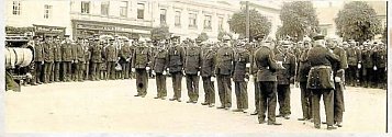 Kaplické městské hasičstvo se dočkalo v srpnu 1930 nové automobilové stříkačky. Za velké účasti obyvatel i z okolí stroj posvětil páter F.Schützner a mnozí členové sboru obdrželi vyznamenání.