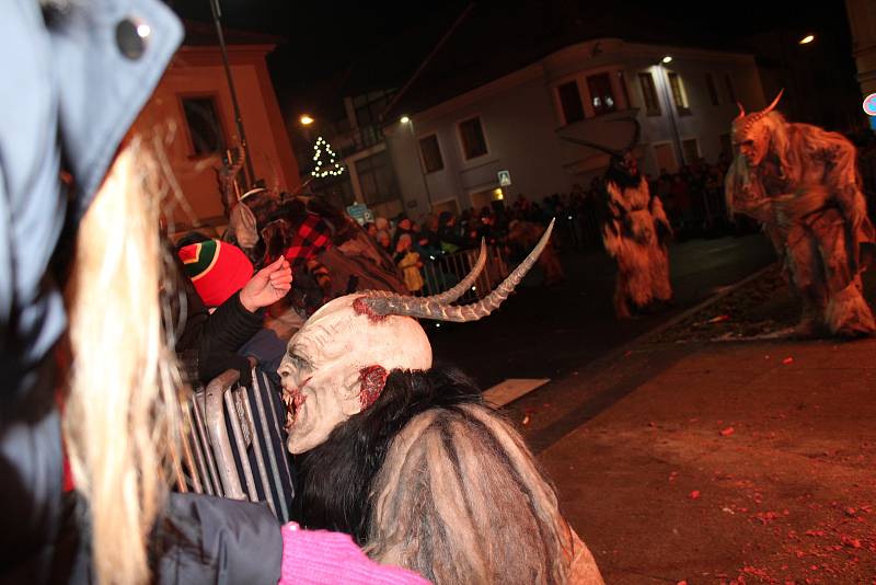 Krampus show v Kaplici si užívali diváci i účinkující.