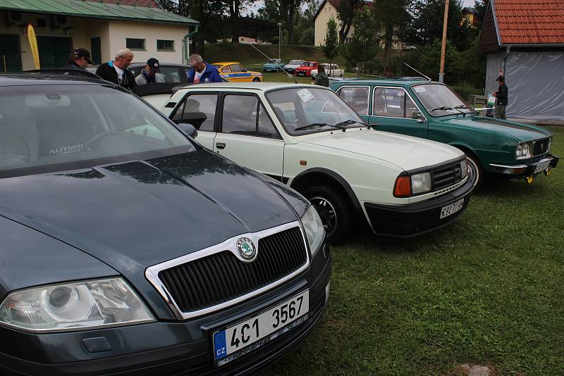 Tradiční 9. ročník srazu škodovek se konal v sobotu ve Stříteži.