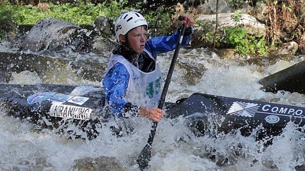 Při republikovém šampionátu juniorů obsadil českokrumlovský mladíček Jan Klíma (na snímku) ve sjezdu mezi singlkanoisty šestou příčku, což zároveň znamenalo cennou bronzovou medaili v pořadí mladších dorostenců.