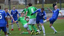 Divize (skupina A) - 15. kolo: FK Slavoj Český Krumlov (zelené dresy) - FK Hořovicko 3:1 (1:0).