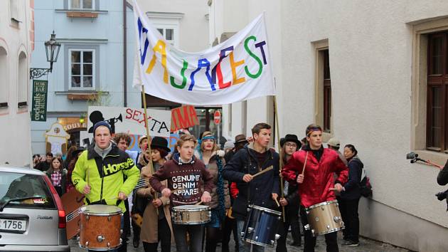 Krumlovští gymnazisté nejprve působili jako demonstrace.