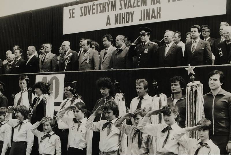 Osmdesátá léta v Českém Krumlově. Spartakiáda 1985.