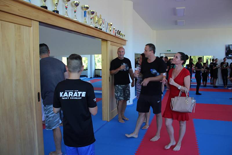 V krumlovském Skleníku sídlí Sportovní klub karate Český Krumlov .