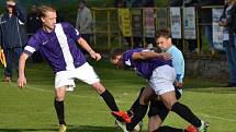 OP muži - 11. kolo: SK Zlatá Koruna (azurové dresy) - FK Dolní Dvořiště 4:2 (2:1).