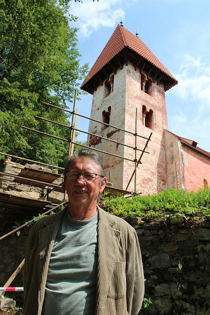 Organizátor heligonkářů Gerhard Scherhaufer je kutil, herec a muzikant.