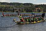 Závody dračích lodí na Lipně v sobotu 21. května 2022 zahájily lipenskou letní sezónu.