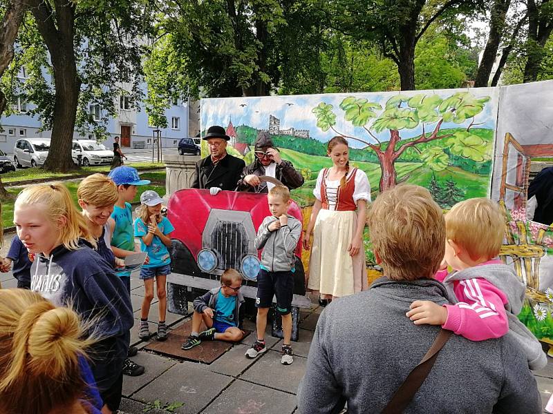 Kulturní léto u kašny nabízí program každou středu.