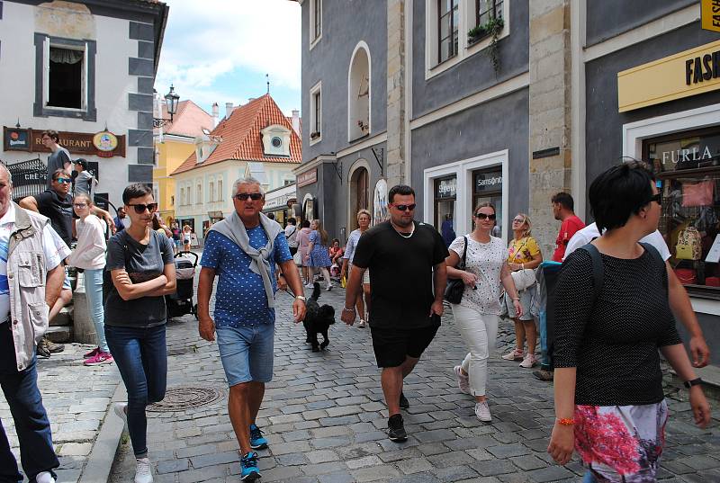 Český Krumlov o prodlouženém červencovém víkendu.