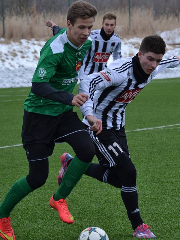 Zimní příprava: Dynamo Č. Budějovice juniorka - Slavoj Č. Krumlov (v zeleném) 2:1 (0:0).