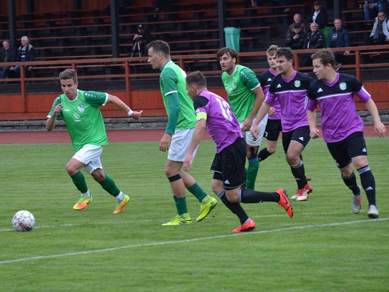 KP – vložené 16. kolo: FK Slavoj Český Krumlov (zelené dresy) – SK Jankov 1:2 (0:1).