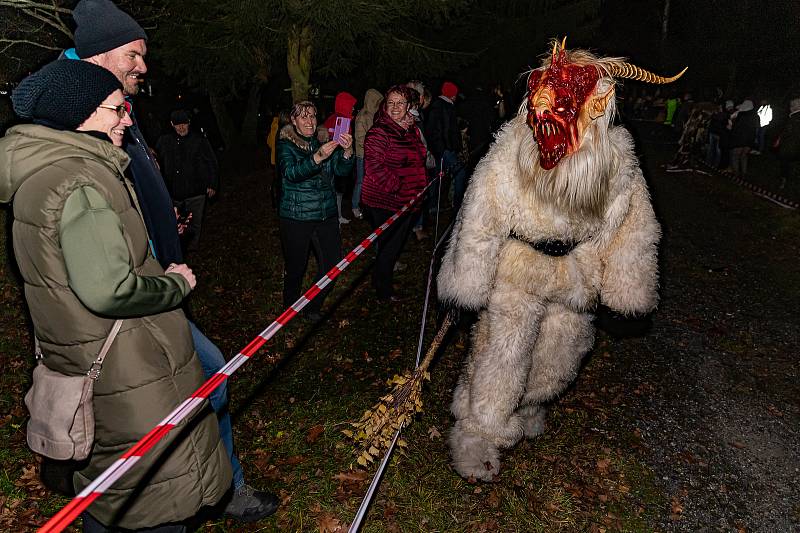 Krampusáci děsili svým zjevem ve Vyšším Brodě.