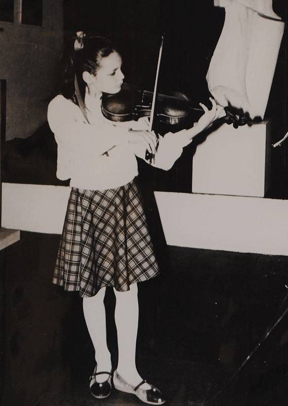 Veronika Novotná - účastnice mezinárodní Kociánovy houslové soutěže  v květnu 1990.