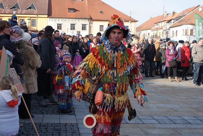 Masopustní muzika a vůně zabijačkových pochoutek se nesly v sobotu kaplickým náměstím.