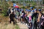 120 středoškoláků z Česka, Německa a Rakouska oslavilo společně Evropský den jazyků: setkali se na hranici všech tří zemí, na šumavském Trojmezí.
