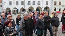 Demonstrace za odstoupení Marie Benešové se v Českém Krumlově účastnilo na osmdesát lidí.