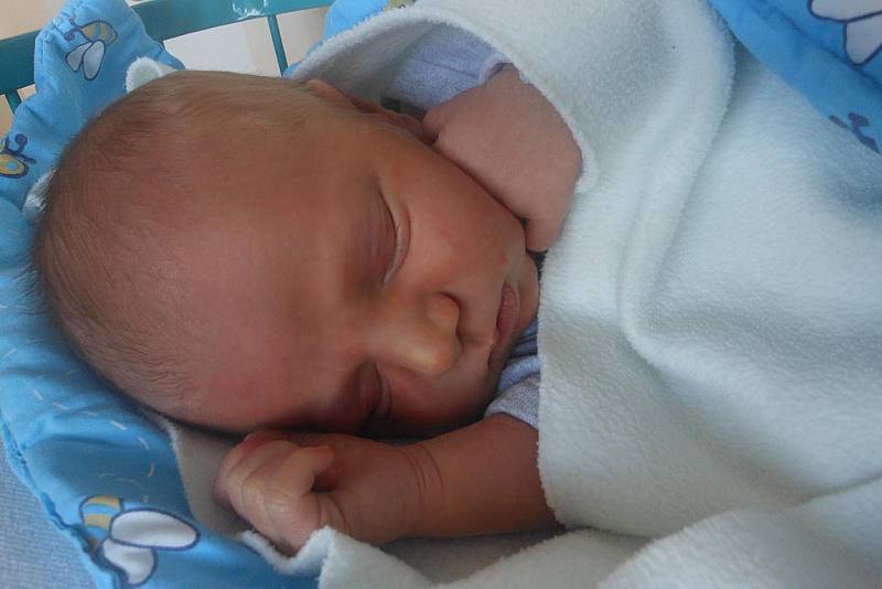 V sobotu 23. dubna 2016 v 19:42 se narodil Ondřej Hálek. Jeho rodiči jsou Michal a Lenka Hálkovi z Českého Krumlova. Tatínek byl u porodu miminka vážícího 3440 gramů své manželce velkou oporou.