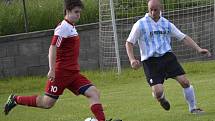 I. B třída (skupina A) - 23. kolo: Sokol Křemže (v červeném) - FC Šumava Frymburk 0:1 (0:0).