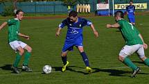 Dohrávka divize A - 23. kolo: FK Slavoj Český Krumlov (zelené dresy) - 1. FC Karlovy Vary 1:1 (1:0), na penalty 5:3.