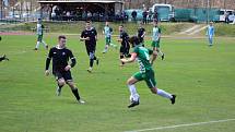 Fotbalová divize: Slavoj Český Krumlov - Tochovice 4:3 (2:1).