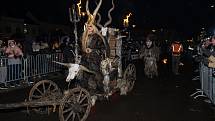 Diváci se během Krampus show v Kaplici náramně bavili.